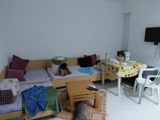 maison sale cuisine et deux chambre - 2