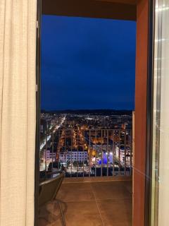 Skyline 18 City View Apartment, Balcony & Parking - 3