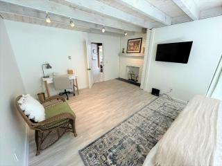 Lake Community House with Hot Tub & 3BR 6 Beds - 2