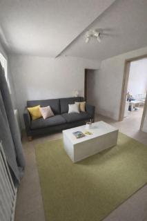 Spacious, quiet house with pool and hot tub - 2