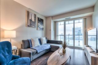 Skyline 1BR Suite with Balcony near CN Tower - 4