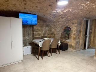 historic luxury cave - 9