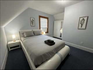 -No55- Lovely Large Room in a House - 10 min to Green Line and Red Line T Stations & Tufts University - Centrally Located at Somerville Boston - 0