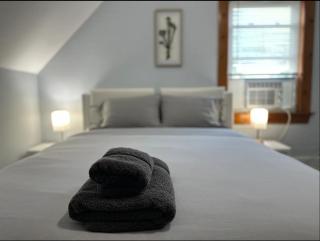 -No55- Lovely Large Room in a House - 10 min to Green Line and Red Line T Stations & Tufts University - Centrally Located at Somerville Boston - 1