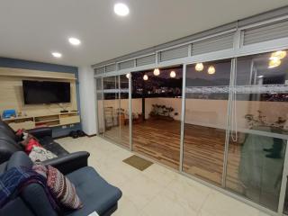 Vista al cielo y a las montañas de Medellín - 8