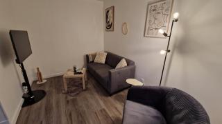 Les chats pitres Maison au calme rénovée avec jardin, terrasse aménagée, transats, abri à vélo, parking gratuit, 5 mn à pied du centre Bayeux proche des plages du débarquement - 1