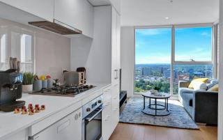 Magnificent Views - Bright & Spacious CBD Sky Escape - Free Tram Zone - 3