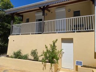 Chambre av salle de bain attenante chez philippe à Sainte Rose - 6