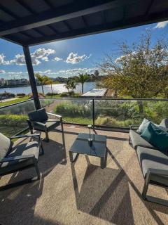 Lakefront Studio - Heated Pool & Gym 5 min airport - 0