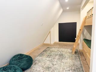 Black peak lodge-A true A-frame cabin! - 3