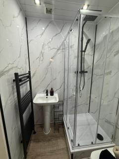 2 Bed Entire Upper Cottage Flat in Central Glasgow - 7