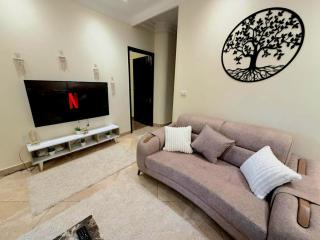 Hotel Apartment with Private Entrance in Sheikh Zayed - 8