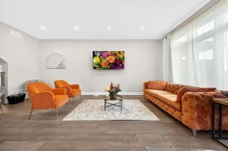 Luxury Niagara 3 Bdr Townhouse /Garage - 2