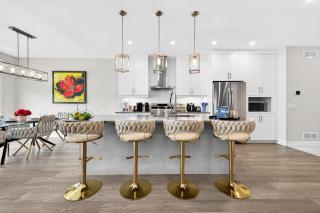 Luxury Niagara 3 Bdr Townhouse /Garage - 9