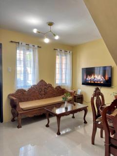 Tahanan by Isla Modern 2BR House with Parking near Airport - 1