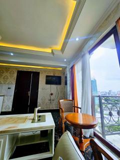 Cozy and Sunny 1BR with Balcony - 2