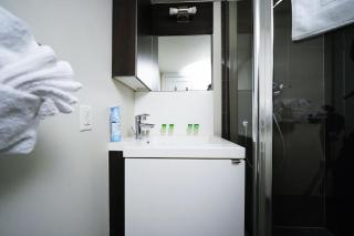 Stylish 2 Bedroom Suite in the Heart of Downtown - 3