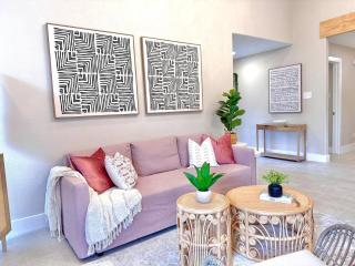 Spacious Katy Home, Firepit Backyard, Sleeps 10 - GN - 7
