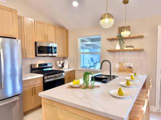 Spacious Katy Home, Firepit Backyard, Sleeps 10 - GN - 5