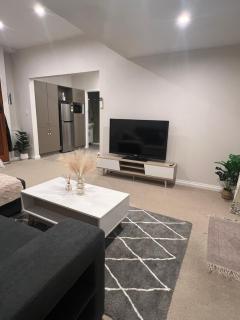 Charming Central Christchurch Bungalow 3 Bedroom 2 Bathroom Walk to new Stadium - 6