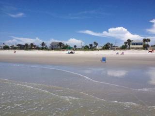 Cozy 2BR Villa Steps to Beach w pool Unit 8 - 9