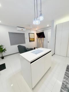 Modern Stay at Sunbury Apartments – Central Avenue - 1