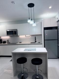 Modern Stay at Sunbury Apartments – Central Avenue - 3