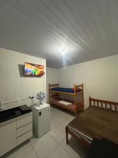 NOVO, Apto Completo com Cozinha, Banheiro privativo, Internet rápida e Estacionamento - 1