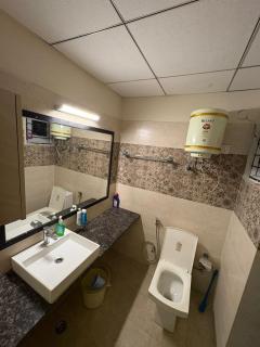 Dream Valley Luxury Apartment Near Expo G Noida - 2