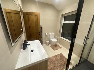 LuxeStay Apartments - 4