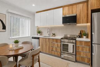 Renovated 2BR Apartment Walk to English Bay - 3
