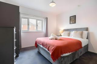 Large House , Free Parking , Alton Towers - 0