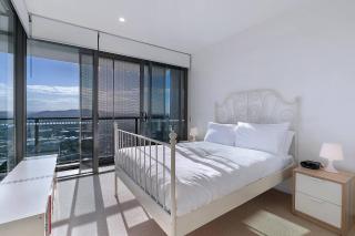 Windward - Inner-city Skyline Stay with Pool Access - 7