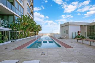 Windward - Inner-city Skyline Stay with Pool Access - 6