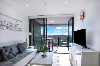 Windward - Inner-city Skyline Stay with Pool Access - 5