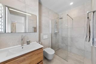 The Aqua Marine Penthouse - Modern Luxury with Expansive Views at Blue Bay - 1