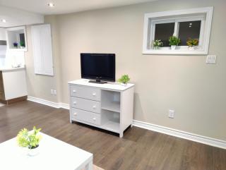 Family-Friendly Spacious 2BR Cozy Basement Suite - Near Attractions - Sleepsn5 - 7