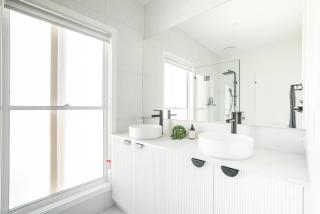 Spacious Hope Island Retreat - 6