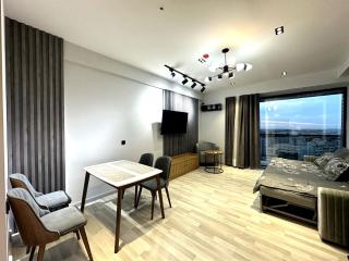 14th Floor Skyline Apartment - 6