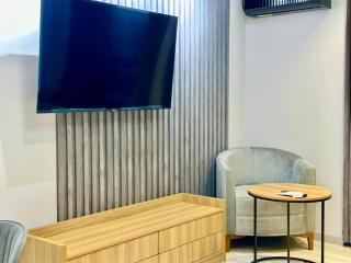 14th Floor Skyline Apartment - 5