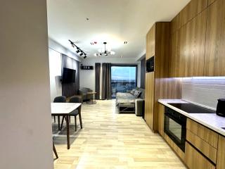 14th Floor Skyline Apartment - 3