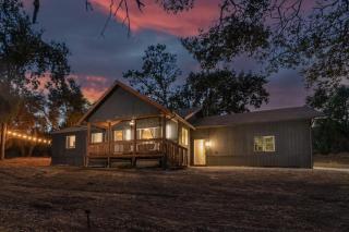 Yosemite Sunrise Retreats - 2 Homes, 4000 Sqft, Epic Family Reunion - 5