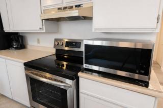 Cozy Suite Minutes to Grouse Mountain - 8