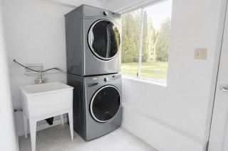 Cozy Suite Minutes to Grouse Mountain - 4