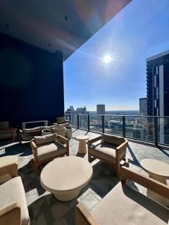 New Luxury 1BR 2BA - Sleeps 5 - Pool - High Floor - 6