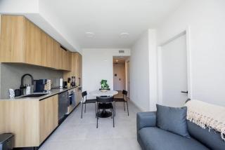 New Luxury 1BR 2BA - Sleeps 5 - Pool - High Floor - 3
