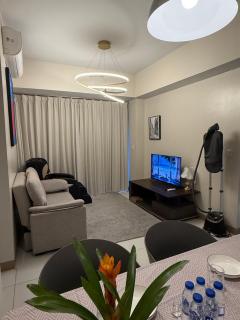 Luxury Modern Seaview 2BR with Massage Chair, 1Min to Okada Casino 5Mins to Manila Airsports MOA Solaire with 2 Infinity Pool and Gym - 8