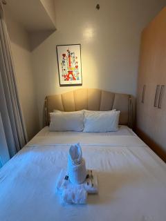 Luxury Modern Seaview 2BR with Massage Chair, 1Min to Okada Casino 5Mins to Manila Airsports MOA Solaire with 2 Infinity Pool and Gym - 1