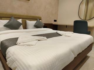 Hotel Raas Vrindavan - 2