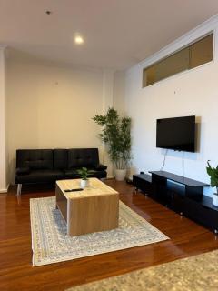 Central 2BR on King William - 9